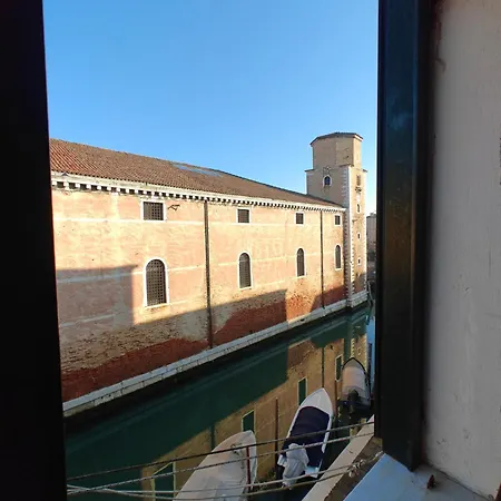 Lägenhet Castello Canal View Venedig