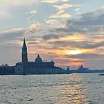 Castello Canal View * Velence