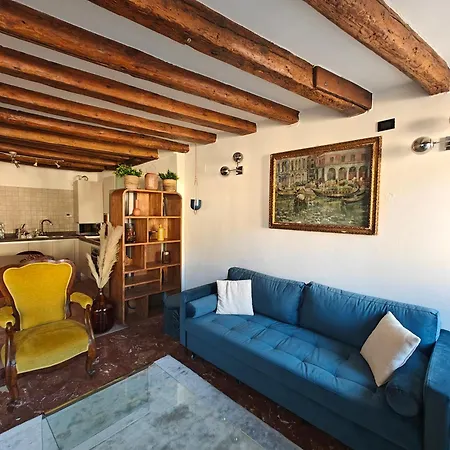 Castello Canal View Apartament